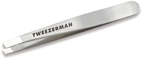 The perfect "on the go" tweezer, this smaller version of the Tweezerman award-winning Slant?« fits any tiny clutch or tiny budget. The ideal size for make-up and travel bags, our mini features the same perfect precision as its full size sister.</p>