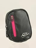 NIKE(ナイキ) NSW ポータブルケース ブラック×ボルテージチェリー 9327010055-055