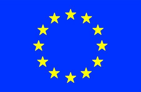Top Qualität – Flagge EUROPA EU Europäische Union Fahne, 250 x 150 cm, EXTREM REIßFEST, Keine BILLIG-CHINAWARE, Stoffgewicht ca. 100 g/m², sehr robust, extra starke Messing-Ösen – mehrfach umlaufend genäht, ideal als Hissflagge Hissfahne für Innen/Außen, für Haus, Garten zur Deko