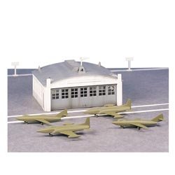 Bachmann Trains Airport Hanger with Airplanes