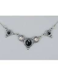 A Delightful Sterling Silver Gemstone Necklace Featuring Black Onyx and Pearl