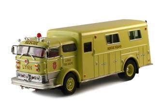 Signature 1/32 1960 Mack C Rescue Fire Truck 