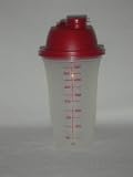 Tupperware 2-Cup Quick Shake Container