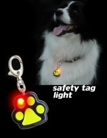 ペットセーフティー　LEDで光る肉球型タグライト