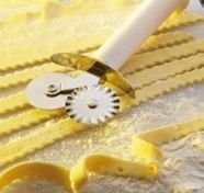 Doppia rotella taglia pasta - rotelle per pasta - rullo per pasta - acciaio inox - con manico sintetico morbido Doppia rotella taglia pasta - rotelle per pasta - rullo per pasta - acciaio inox - con manico sintetico morbido