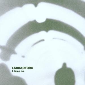 CD-Charts  Music : E Luxo So