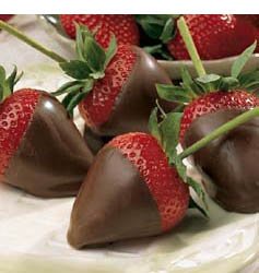 1 Dozen Assorted Berries Gift Box
