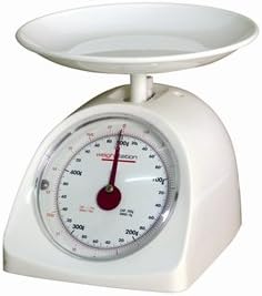 Diet Scale 0.5kg (1.1lb) capacity. Graduation 2gm (0.125oz).