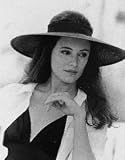 MADELEINE STOWE 8x10 B&W PHOTO