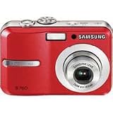 Samsung S760-BUNDLER 7-Megapixel Digital Camera - Red