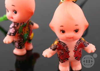 Cover image : 刺青キューピー携帯ストラップ(お腹:もみじ/背中:般若)
