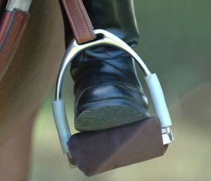 CASHEL CRUSADER IRONS CUSHION SADDLE ENGLISH HORSE TACK