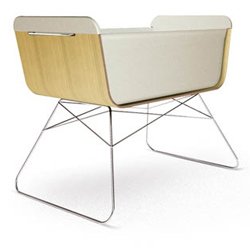 Nest Bassinet - Color:Maple by offi