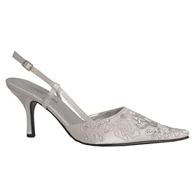 Brocade and silk for a beautiful wedding shoes. 