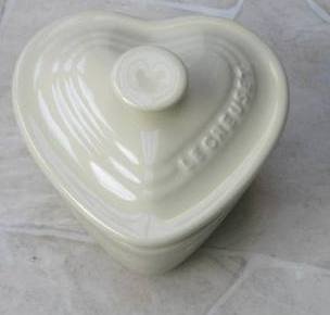 Le Creuset Stoneware Heart Ramekin with Lid, 10 cm Almond