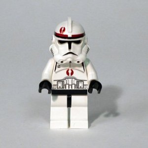 LEGO Star Wars Minifigur - Clone Trooper mit dunkelroten Markierungen (Episode 3)