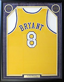 Kobe Bryant Autographed / Signed Framed Los Angeles Lakers Jersey (PSA/DNA)