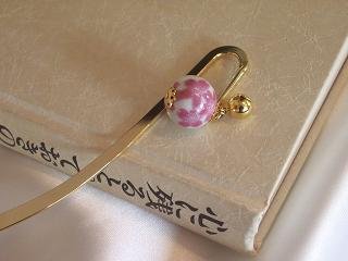 しおり・ブックマーカー（白地に桜）磁器の故郷で作る桜絵柄がキレイな！磁器しおり玉は和書にお薦め！