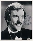Sutherland, Donald - Signed 8x10 B&W (P)