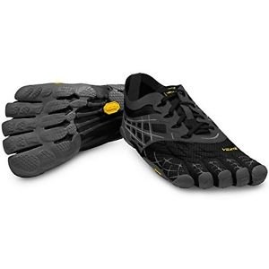 一双面临退役的 Vibram fivefingers 男款户外五指跑鞋