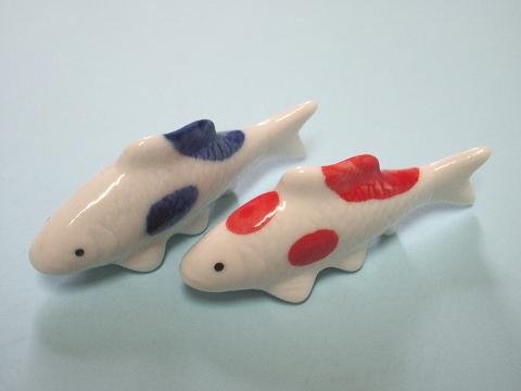 こどもの日の鯉♪可愛いミニ鯉置き物、真鯉・緋鯉セットはお箸置きにもなります。