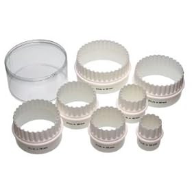 Kitchen Craft set 7 forme per tagliare i biscotti e la pasta, in plastica, doppio taglio Kitchen Craft set 7 forme per tagliare i biscotti e la pasta, in plastica, doppio taglio
