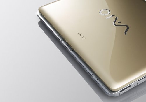 Sony VAIO VGN-CR510E & N 14.1-inch Laptop (2.0 GHz Intel Core 2 Duo T5750 Processor, 3 GB RAM, 250 GB Hard Drive, Vista Premium) Gold image