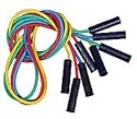 Lot de 4 cordes à sauter en plastique avec poignées, coloris assortis. Longueur 225 cm
