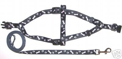 Ultralite Step-In Dog Harness & Leash Set Medium 13in.-21in. Black Paws & Bones Medium