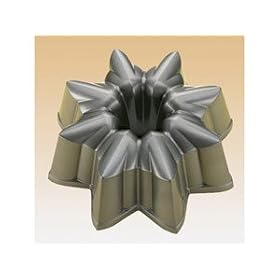 Kaiser Bakeware Kaisercast Non-Stick 7-Inch Star Bundform Pan by Kaiser