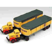 N Scale Wayne Feeds Super Power Tractor . 32' Covered Wagon Trailer (2)