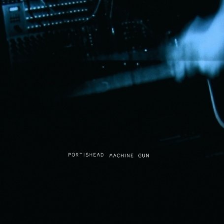 Childrens Toyshop  Musique : Machine Gun