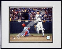 Milwaukee Brewers Robin Yount 1982 Action - Matted 8X10 Photo In Aluminum Frame