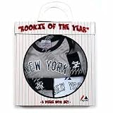 New York Yankees MLB Newborn / Baby / Infant 5pc Bib, Bootie, Cap, Blanket and Onesie Gift Set