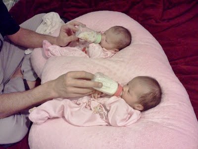 TWIN Z PILLOW - Breastfeeding and Bottlefeeding Twins COLOR- PINK CUDDLE - FREE TRAVEL BAGB007VEM7CW : image