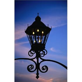 photographie A light fixture in the County Club Plaza est disperible en (L x H): 20 x 30 cm de R....
