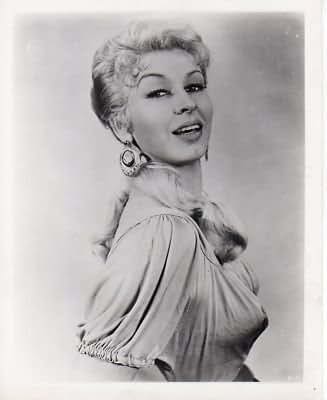 PHOTO C8073 Carol Kelly at Amazon's Entertainment Collectibles Store