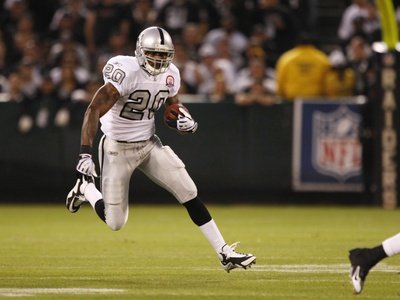 Chargers Raiders Football: Oakland, CA - Darren McFadden Photographic Poster Print by Marcio Sanchez, 24x18