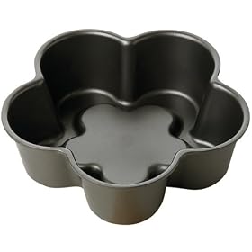 Click here to buy Chicago Metallic Fancy Fill Pan by Chicago Metallic.