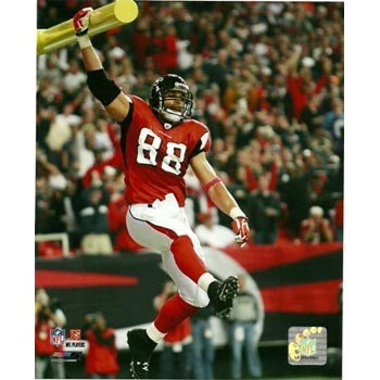 Tony Gonzalez Atlanta Falcons Dunking Football 8x10 Photo