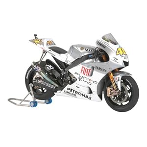 【クリックで詳細表示】Amazon.co.jp ｜ 1/12 オートバイシリーズ No.120 ヤマハ YZR-M1 09 フィアットヤマハチーム エストリル エディション 14120 ｜ ホビー 通販