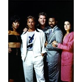 DON JOHNSON AS DET. JAMES 'SONNY' CROCKETT, PHILIP MICHAEL THOMAS AS DET. RICARDO 'RICO' TUBBS, SAUNDRA SANTIAGO AS DET. GINA NAVARRO CALABRESE, OLIVIA BROWN AS DET. TRUDY JOPLIN, JOHN DIEHL AS DET. LARRY ZITO FROM MIAMI VICE #1 - Photo cin�matographique en couleur - STANDARD - 25x20cm