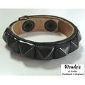 ウェンディーズ WENDY'S of LONDON １連 スモール ピラミッド スタッズ リストバンド ブレス(BK/BK)[並行輸入品]