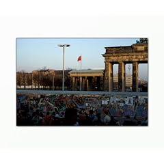 Wandbild xxl g�nstig & modern (Berliner_ Mauer-80x120cm) Deko Bilder fertig gerahmt mit Keilrahmen gro� im Bilder Shop. Ausf�hrung sch�ner Kunstdruck auf echter Leinwand als Wandbild mit Rahmen. Preiswerter als �lbild Gem�lde Foto Poster Plakat mit Bilderrahmen. Picture Style (Stadt Mauer Menschen Fernsehturm H�user). 100% Made in Germany(murale moderna canvas picture arts print image l�mina moderno)