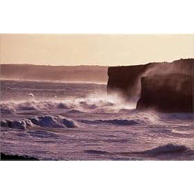 photographie Waves hitting rocks. est disperible en (L x H): 110 x 70 cm de R. Hyett