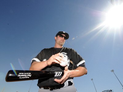 Chicago White Sox v Los Angeles Dodgers, PHOENIX, AZ - FEBRUARY 28: Paul Konerko Photographic Poster Print by Harry How, 24x32