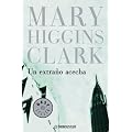 Un extra�o acecha (Bestseller (debolsillo))