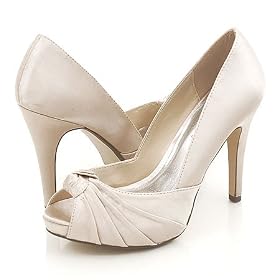 Delicious Vivian Pumps