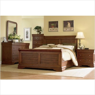 French Classics 4-Piece Bedroom Set in Satin Cherry Finish Size: Queen