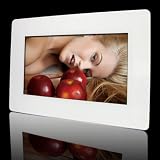7 digitaler Bilderrahmen - JETZT NEU: DIGITAL PANEL MIT EINER AUFLSUNG VON 800x480 FR BRILLANTE BILDQUALITT - Bilder, Videos und Musik in einem! In elegantem Rahmen in Wei / Weiss!